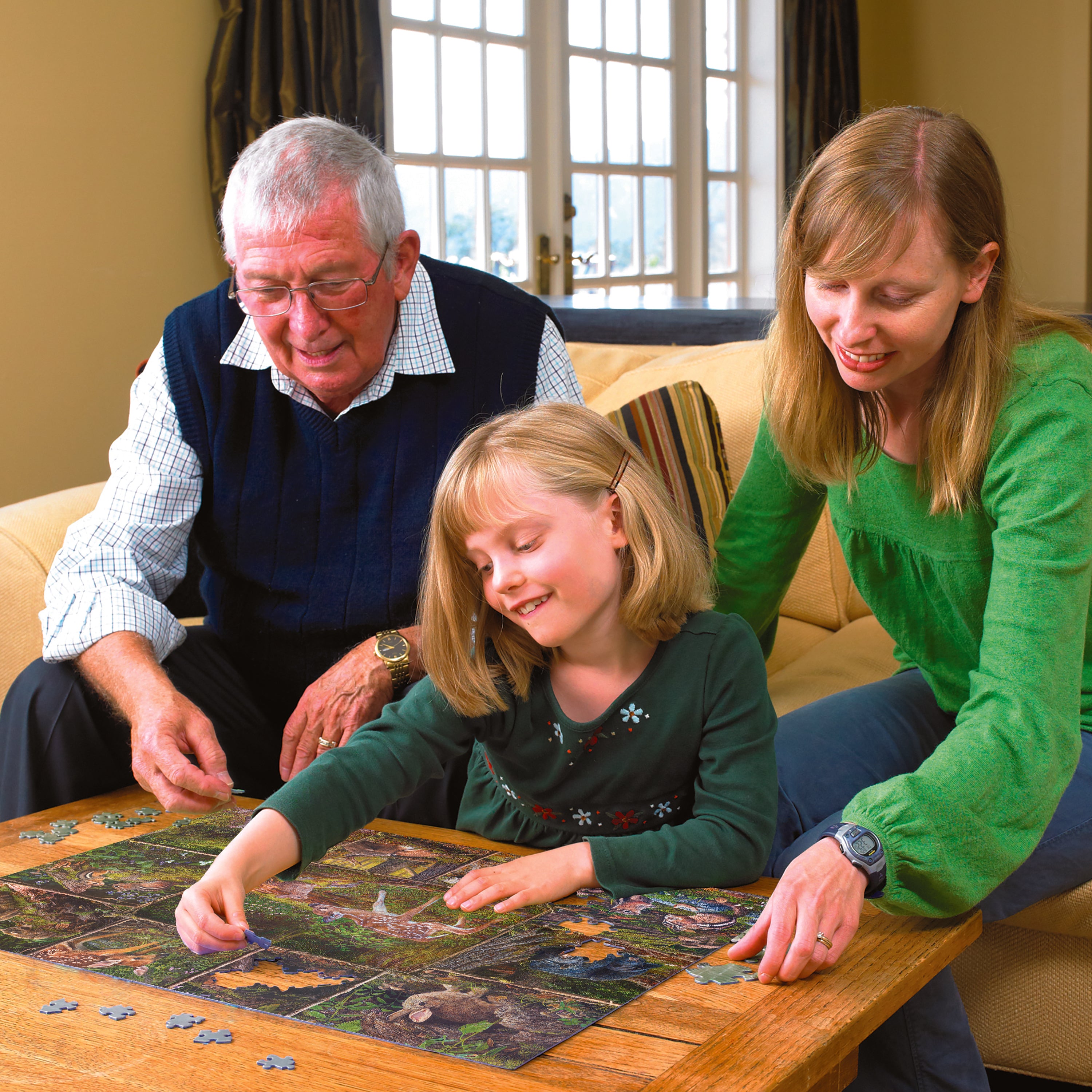 cobble-hill-family-350-into-the-woods-puzzle-waldtiere-350-teile image 4